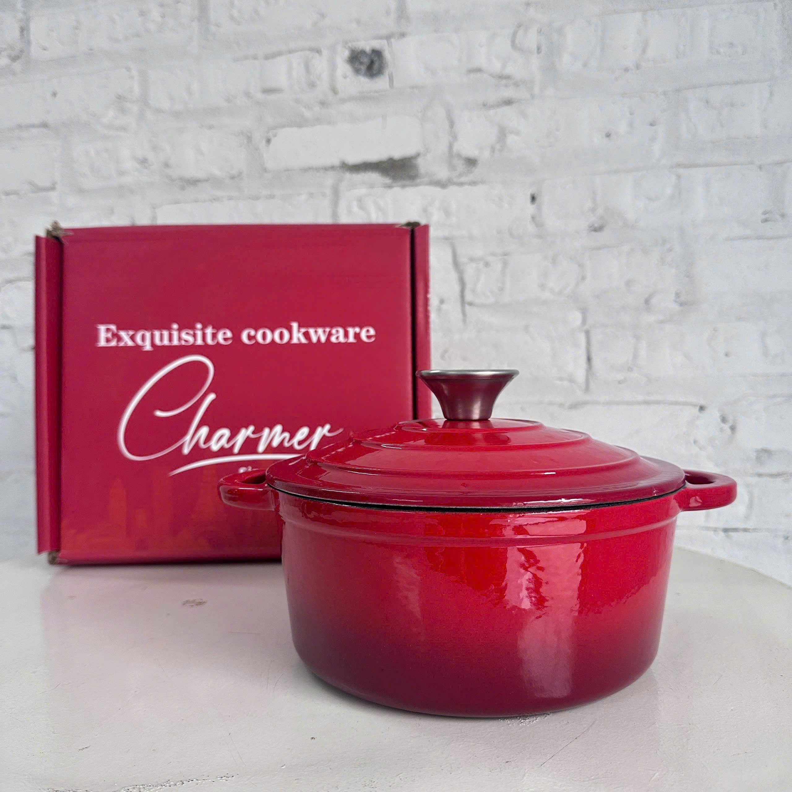 Nồi gàn đúc tráng men, có quai cầm màu đỏ size 20x9cm CHARMER